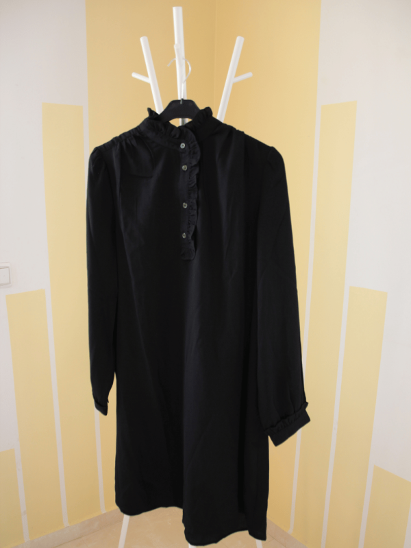 Robe Courte Manches Longues Col Froufrou - Image 4
